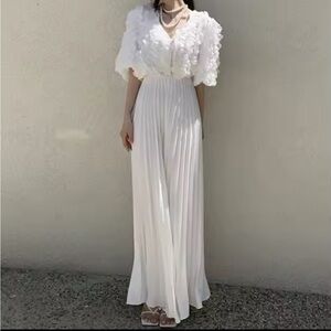 Pleated pants with zipper in the back - S